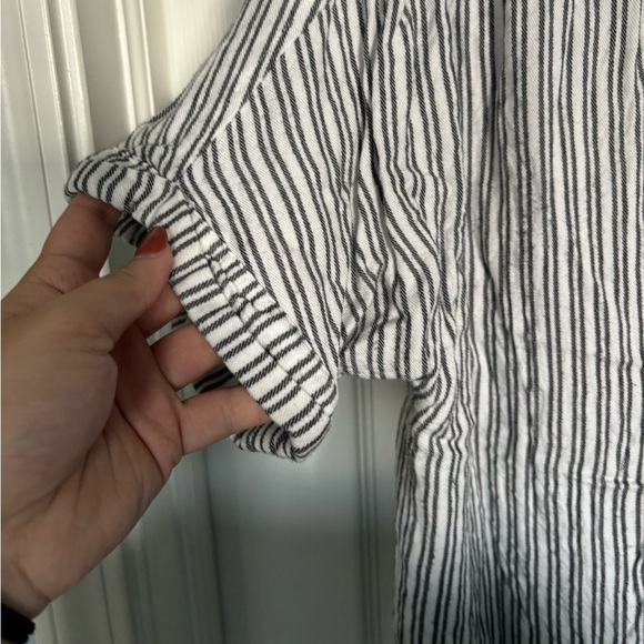 Universal Threads Button Up - Picture 2 of 3